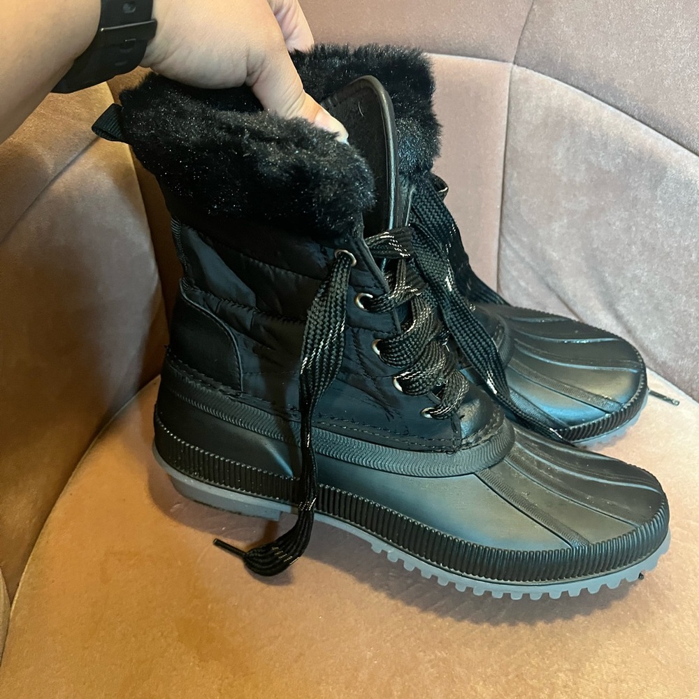 Women’s snow boots